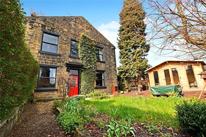 3 Bedroom Terraced House For Sale In Upper Town Street, Bramley, Leeds, LS13