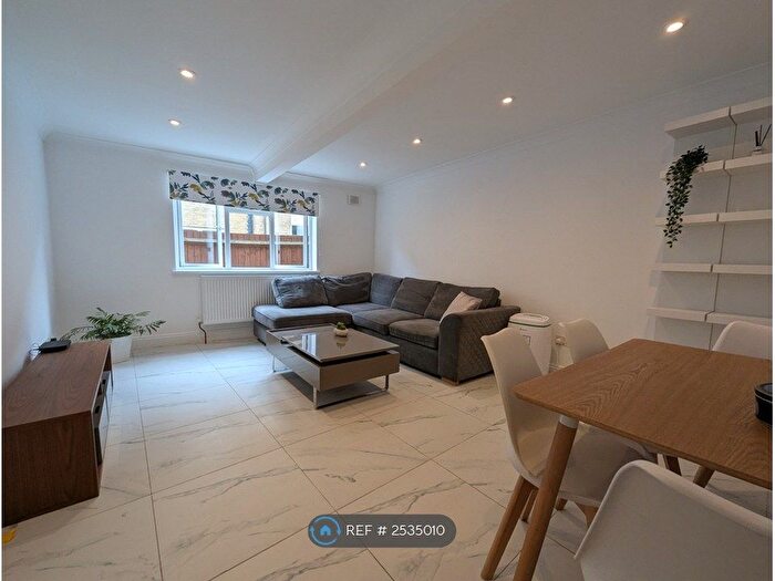 2 Bedroom Flat To Rent In Rosemont Road, London, NW3