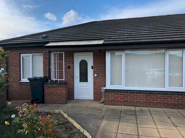 2 Bedroom Semi-Detached Bungalow To Rent In Priory Drive, Hull, HU5
