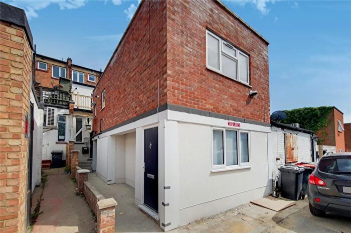 Flat To Rent In Finchley Road, Temple Fortune, NW11