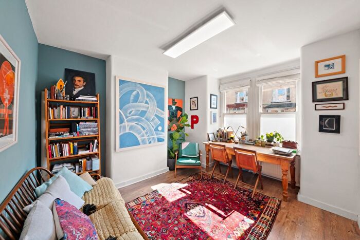 1 Bedroom Flat For Sale In Green Lane, Hanwell, W7