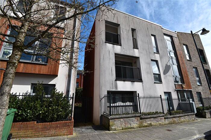 1 Bedroom Flat To Rent In Wall Street, Plymouth, Devon, PL1