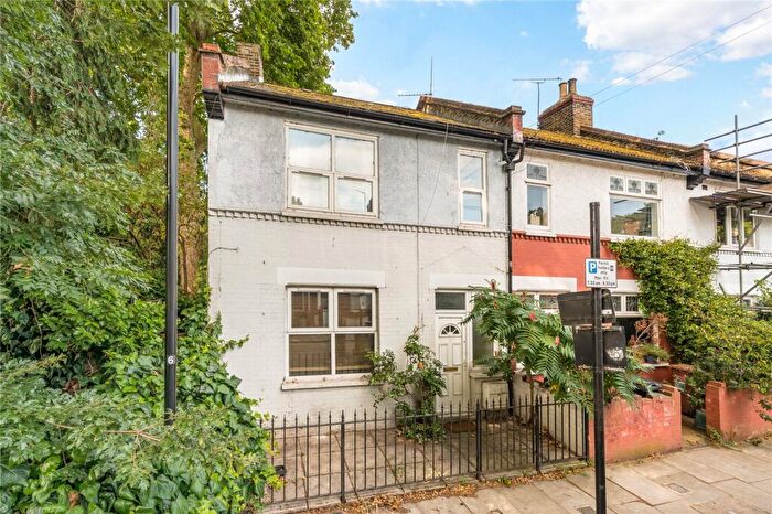 3 Bedroom House For Sale In Hillstowe Street, London, E5