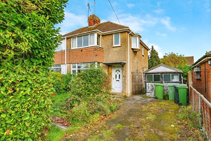 3 Bedroom Semi Detached House For Sale In Mayne Avenue, Luton, Bedfordshire, LU4