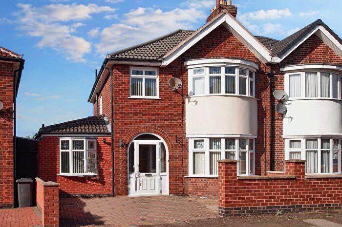 4 Bedroom Semi-Detached House To Rent In Homeway Road, Leicester, LE5