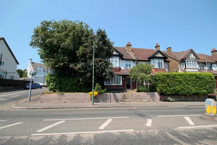 4 Bedroom Semi-Detached House To Rent In Sandy Lane South, Wallington, SM6