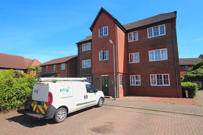 2 Bedroom Flat To Rent In Stanstrete Field, Great Notley, Braintree, CM77