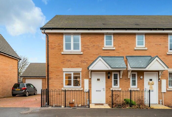 3 Bedroom End Of Terrace House For Sale In Oakend Lea, Didcot, Oxfordshire, OX11