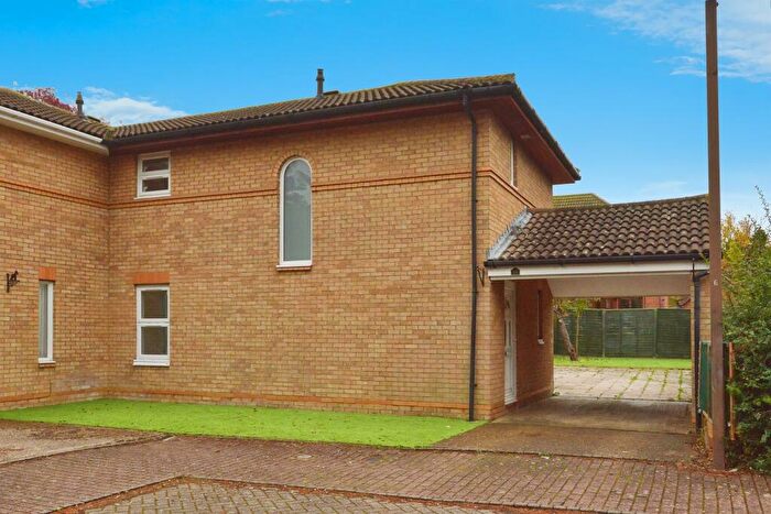 3 Bedroom Semi-Detached House For Sale In Clapham Place, Bradwell Common, Milton Keynes, MK13