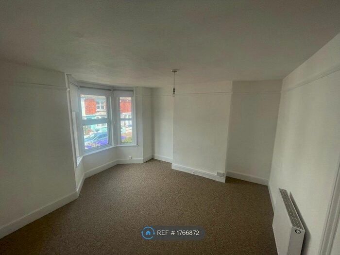 2 Bedroom Terraced House To Rent In Becket Road, Worthing, BN14