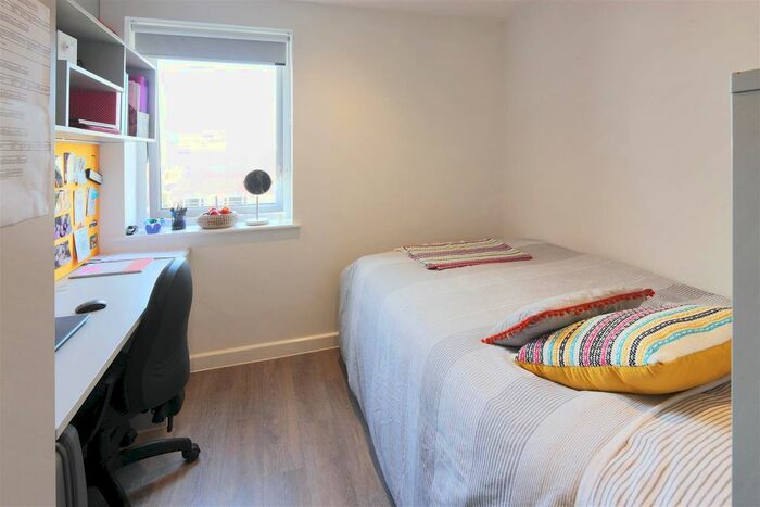1 Bedroom Flat To Rent In Moorside Road, Winchester, SO23