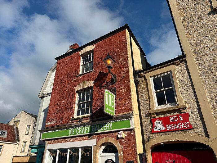 2 Bedroom Flat To Rent In A Bedroom Apartment In The Heart Of Shepton Mallet. The Property Is Set Ove Floors And Has It's Own Private Access., BA4