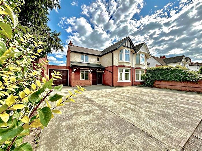 3 Bedroom Semi-Detached House For Sale In Drove Road, Old Walcot, Swindon, SN1