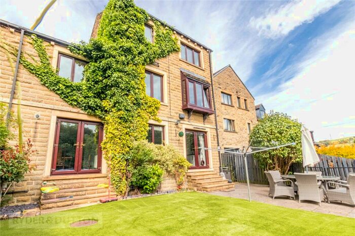 4 Bedroom Link Detached House For Sale In Stones Drive, Ripponden, Sowerby Bridge, West Yorkshire, HX6