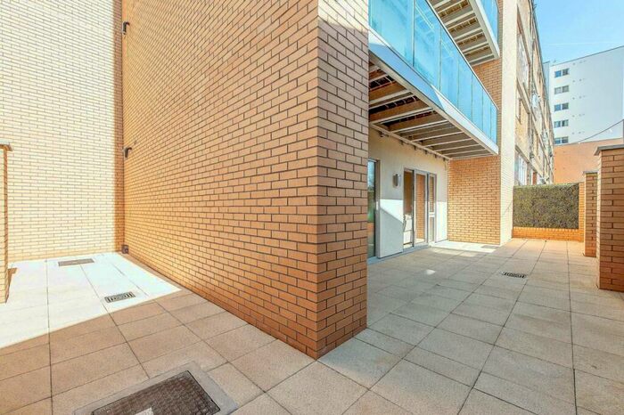 1 Bedroom Flat To Rent In Cable Street, Shadwell, London, E1