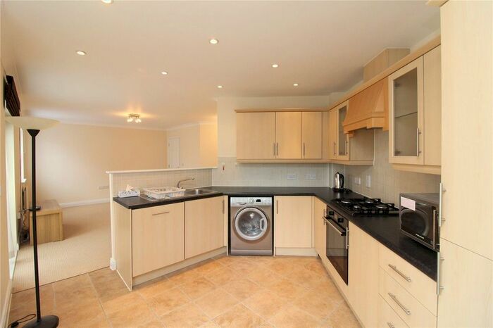 2 Bedroom Flat To Rent In Shillingford Close, London, NW7