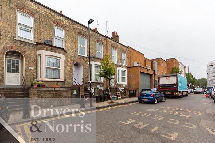 3 Bedroom Maisonette To Rent In Windermere Road, Archway, London, N19