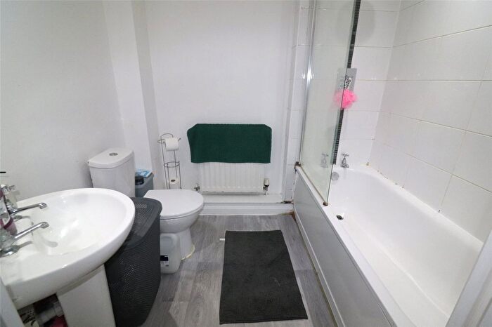 2 Bedroom Flat For Sale In Francis Court, Macarthur Close, Erith, DA8