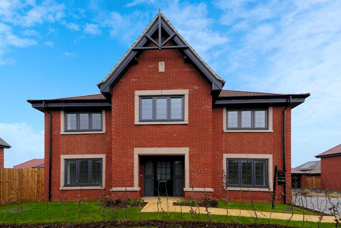 5 Bedroom Detached House For Sale In Banks Close, Hallow, Worcester, WR2