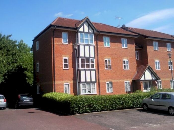 2 Bedroom Flat To Rent In Artesian Grove, Barnet, EN5