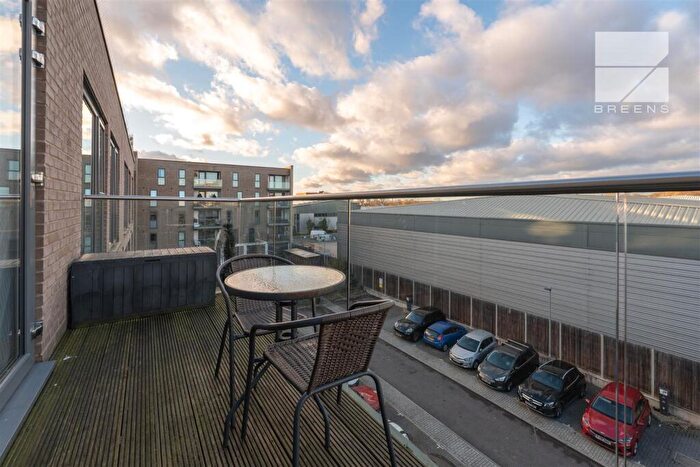 2 Bedroom Flat For Sale In Hickman Avenue, London, E4