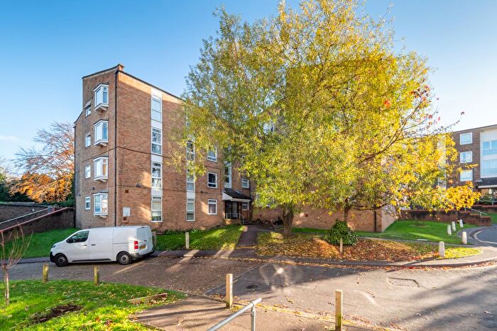 2 Bedroom Flat To Rent In Ambleside Gardens, Sutton, SM2