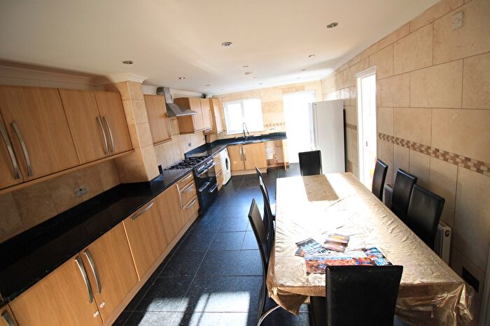 4 Bedroom Semi-Detached House To Rent In Godolphin Road, Slough, SL1