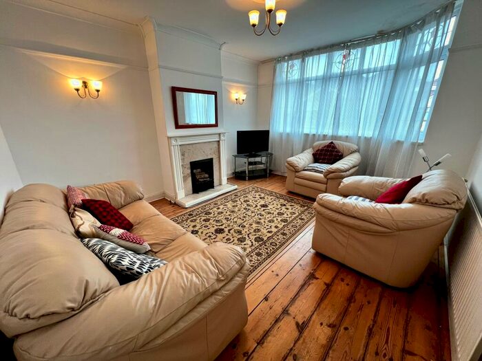 3 Bedroom House To Rent In Shaldon Road, Bristol, BS7