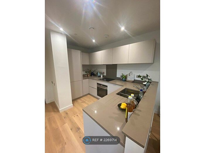 2 Bedroom Flat To Rent In Lotus House, London, E14