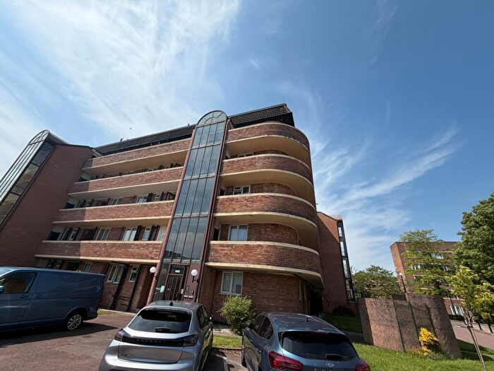 2 Bedroom Apartment To Rent In Minster Court, L7
