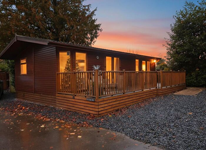 2 Bedroom Mobile/park Home For Sale In Fallbarrow Holiday Park, Rayrigg Road, Windermere, LA23