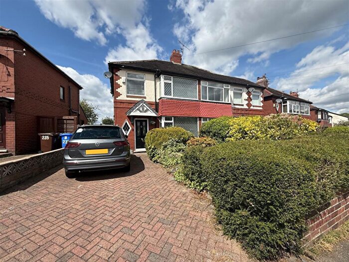 3 Bedroom Semi Detached House For Sale In Huddersfield Road, Stalybridge, SK15