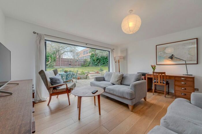 3 Bedroom End Of Terrace House To Rent In Green Dale Close, East Dulwich, SE22