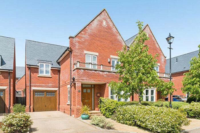 4 Bedroom Semi-Detached House For Sale In Butterwick Way, Welwyn, AL6