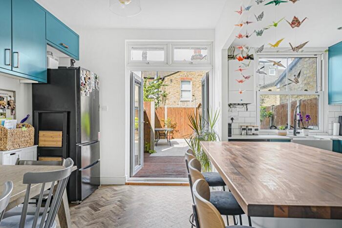 4 Bedroom End Of Terrace House For Sale In Sherington Road, SE7