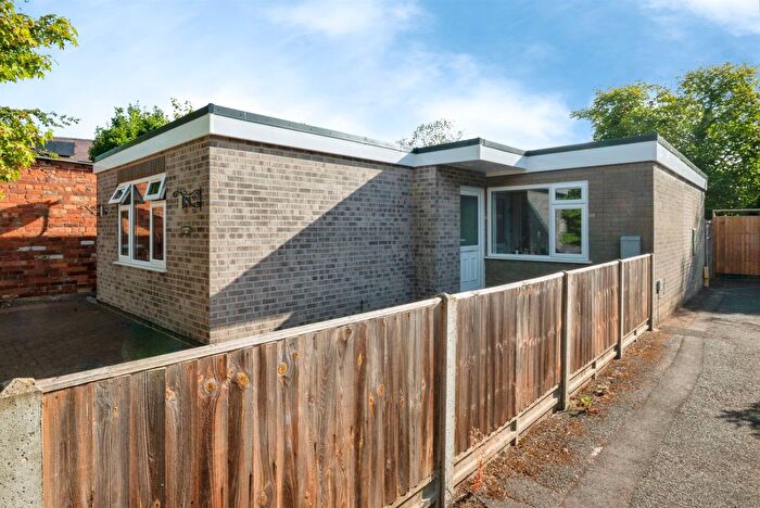 2 Bedroom Detached Bungalow For Sale In Dolphin Close, Worcester, WR2