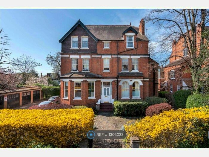 2 Bedroom Flat To Rent In The Drive, London SW20