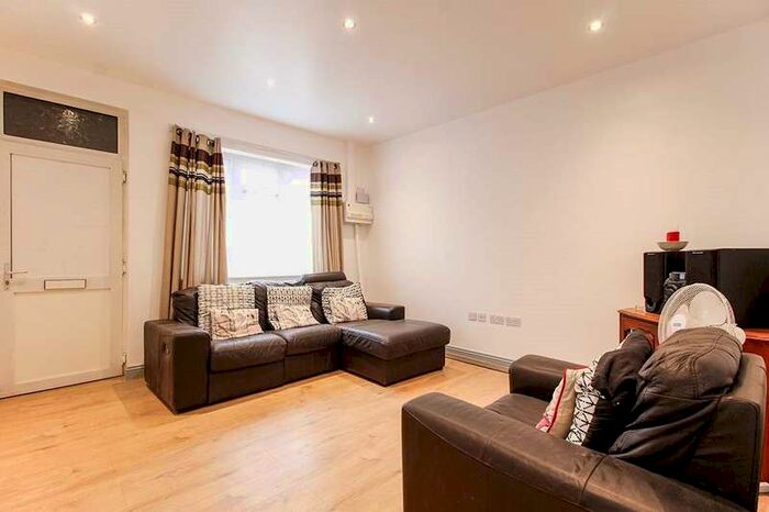 3 Bedroom House To Rent In Poplar Avenue, Goldthorpe, Rotherham, South Yorkshire, S63