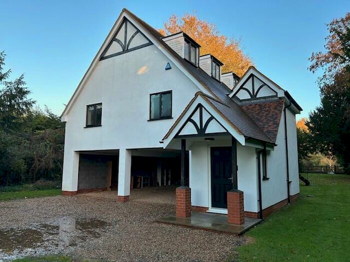 4 Bedroom House To Rent In Court Road, Maidenhead, SL6