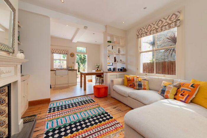 2 Bedroom Flat To Rent In Jeddo Road, London, W12