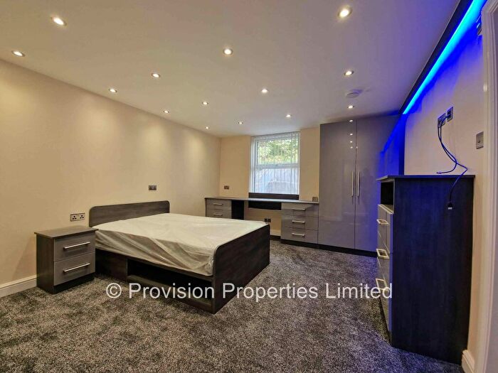 4 Bedroom Flat To Rent In Cliff Road, Woodhouse, Leeds, LS6