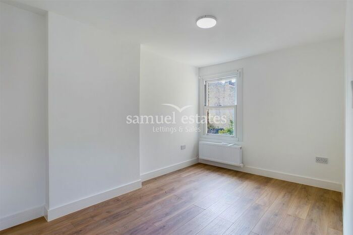 2 Bedroom Flat To Rent In Greyhound Lane, Streatham, SW16