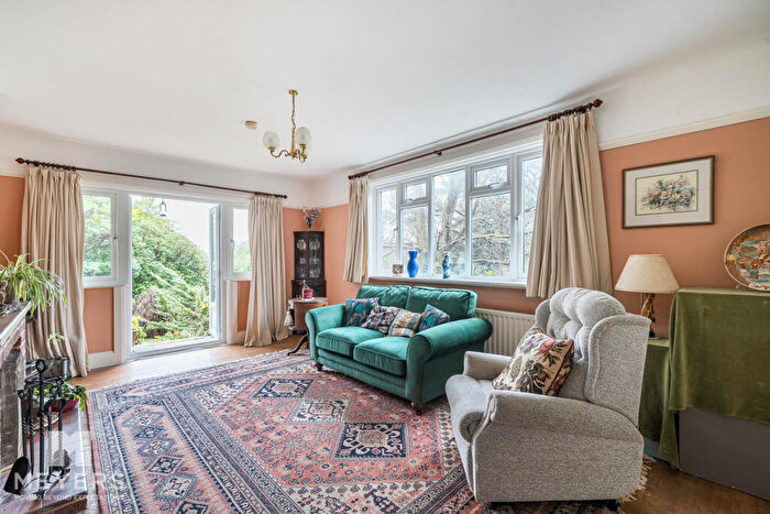 4 Bedroom Detached House For Sale In Higher Blandford Road, Broadstone, BH18 - Photo 8