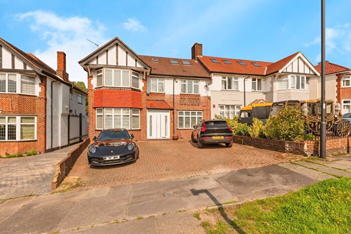 6 Bedroom Semi-Detached House For Sale In Wilmer Way, London, N14