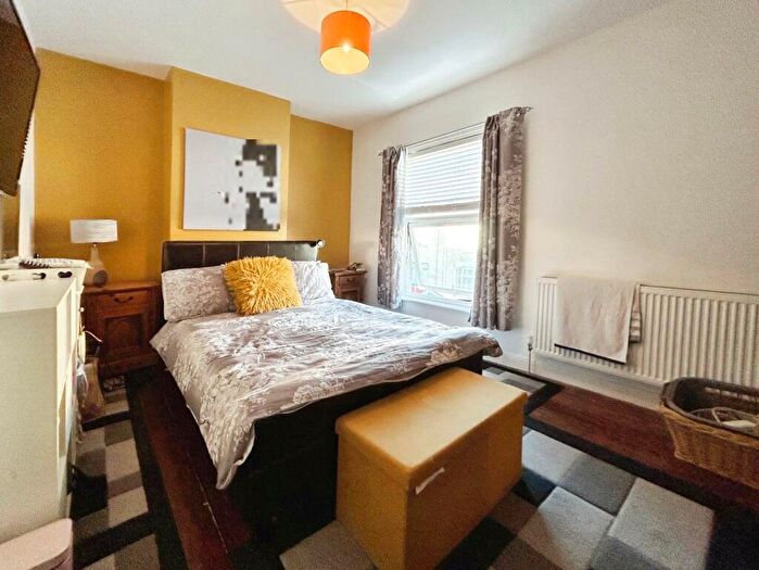 2 Bedroom Terraced House For Sale In Alcombe Road, The Mounts, Northampton, NN1