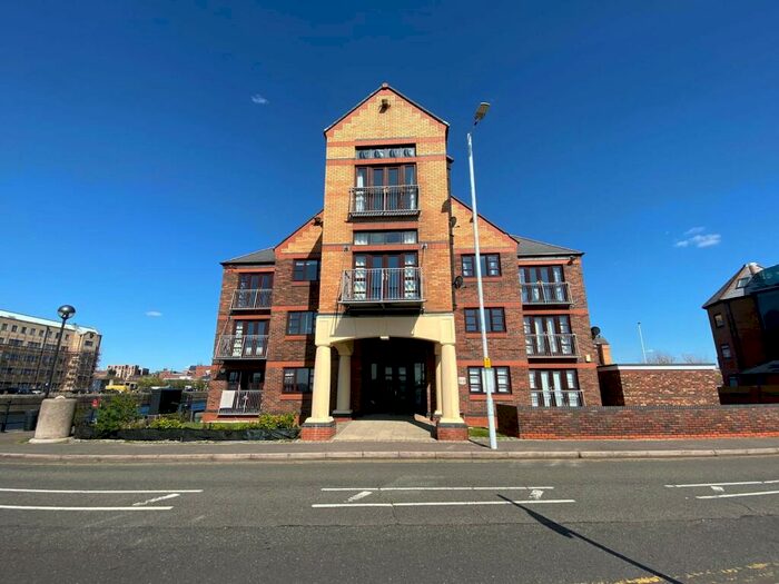 3 Bedroom Apartment To Rent In Mariners Wharf, L3