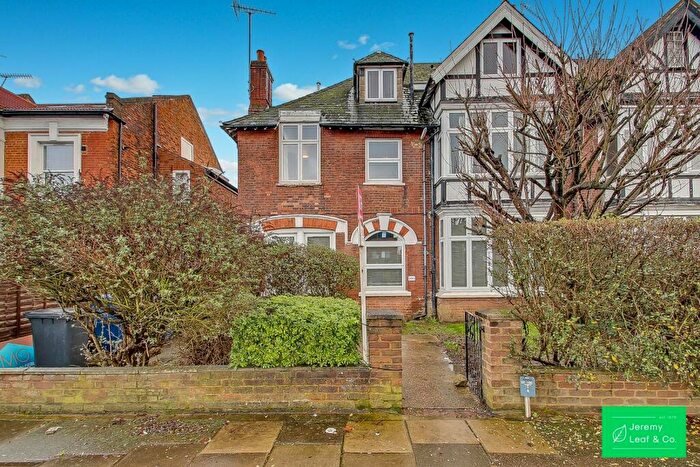 1 Bedroom Flat For Sale In High Road, London, N20