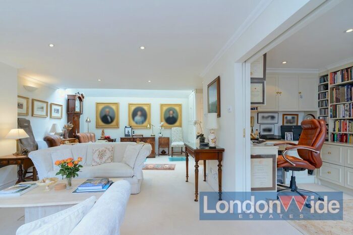 3 Bedroom Mews To Rent In Elnathan Mews, Lilttle Venice, W9