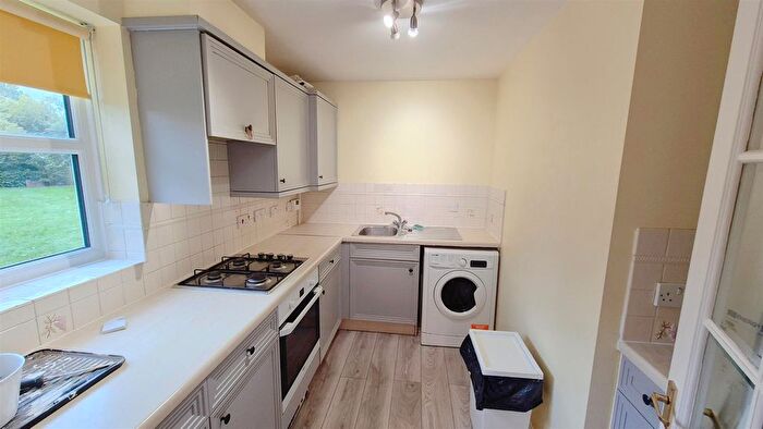 1 Bedroom Flat To Rent In Braddock Close, Isleworth, TW7