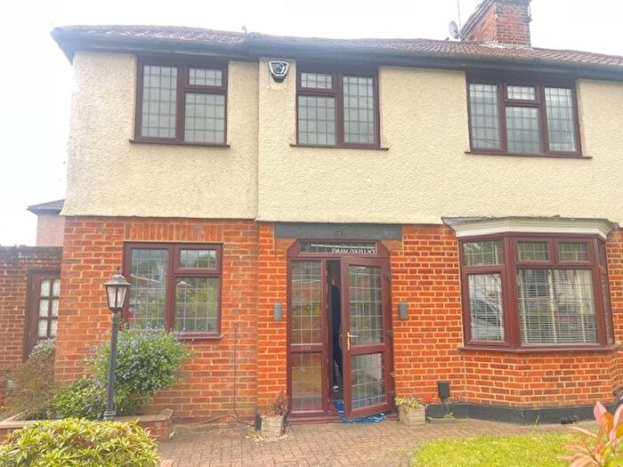 3 Bedroom Semi-Detached House To Rent In Rickmansworth Road, Watford, WD18